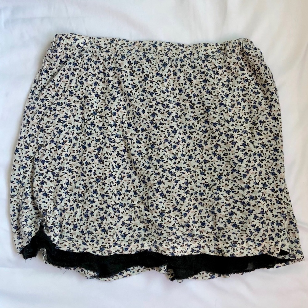 BRANDY MELVILLE FLORAL SKIRT